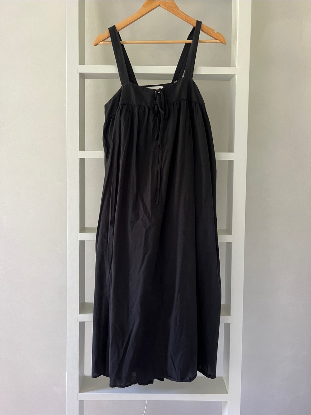 XiRENA Black Midi Sundress with Tie Front